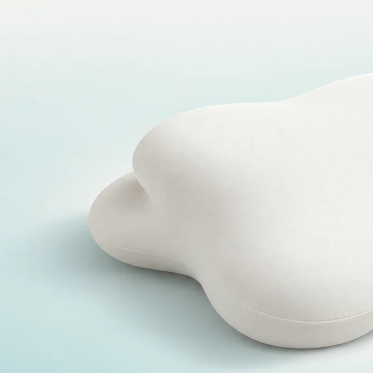 Detail of the Avena Cloud Pillow: the notch